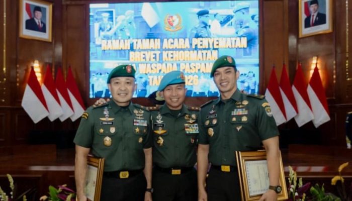 Asintel Kasdam Jaya Terima Brevet Kehormatan Setia Waspada Paspampres