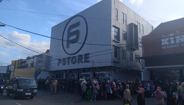 Putra Siregar Store (PS Store) Kembali Mengelar Aksi Sosial & Kegiatan Ini Adalah Bentuk Kepedulian Maupun Rasa Syukur Dengan Bagikan Ribuan Paket Sembako Di Jakarta Timur