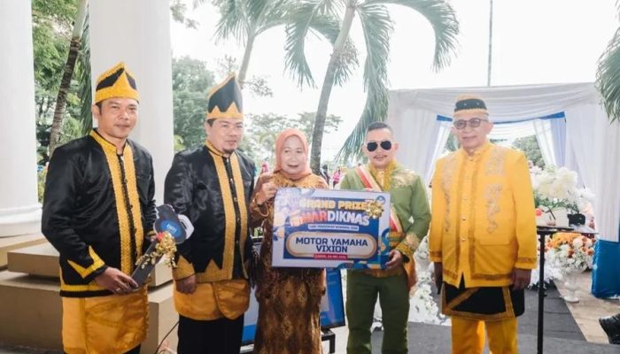 Bupati Banggai Pimpin Upacara Hardiknas 2026, Tekankan Pendidikan Berkualitas untuk Semua