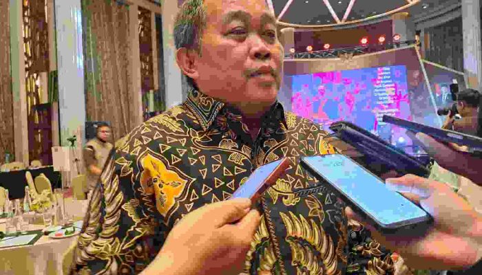 Koordinator Masyarakat Anti-Korupsi Indonesia (MAKI), Boyamin Saiman: Perlu Reformasi Tata Kelola Pemerintahan Secara Menyeluruh sebagai Langkah Preventif untuk Menghindari Krisis Ekonomi yang Lebih Dalam.