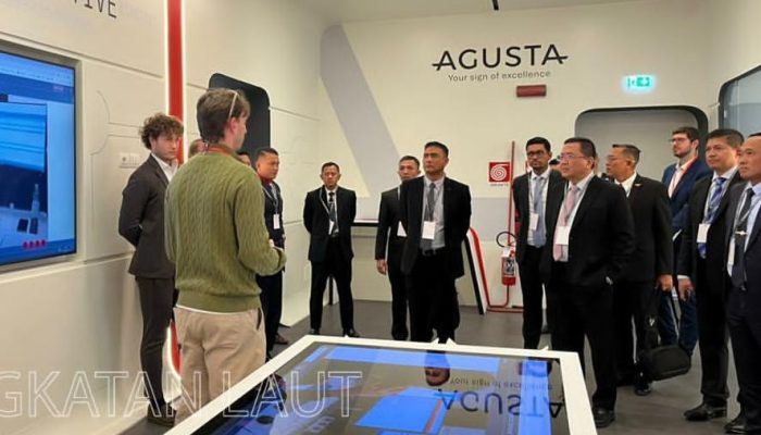 Wakasal Pimpin Delegasi TNI AL Tinjau Industri Penerbangan Strategis di Italia