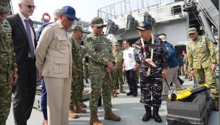 Wamenhan Sambut Kedatangan KRI Canopus-936, Perkuat Kemampuan Pertahanan Maritim Nasional