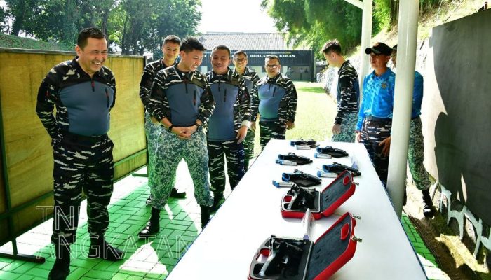 Keakraban Wakasal dan Chief of Staff RSN Perkuat Kerja Sama Pertahanan Maritim