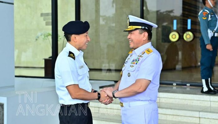Wakasal Terima Courtesy Call Chief Of Staff RSN, Perkuat Kerja Sama Pertahanan Maritim Indonesia-Singapura