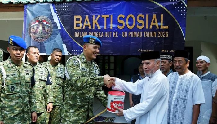 Bakti Sosial HUT ke-80 POMAD, Denpom III/3 Cirebon Renovasi Pengecatan Masjid Nurush Sofhy