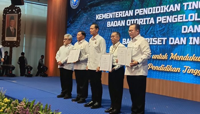 Menteri Koordinator Bidang Infrastruktur dan Pembangunan Kewilayahan, Agus Harimurti Yudhoyono (AHY) Resmi Membuka Kick-Off Meeting Infrastruktur Perlindungan Pesisir Pantura Jawa Terpadu Di Gedung Mina Bahari III Jakarta