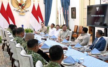 Menhan Sjafrie Hadiri Pertemuan Presiden dengan Pimpinan TNI Bahas Listrik Papua hingga Air Bersih