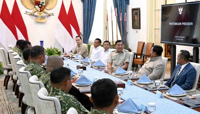Menhan Sjafrie Hadiri Pertemuan Presiden dengan Pimpinan TNI Bahas Listrik Papua hingga Air Bersih
