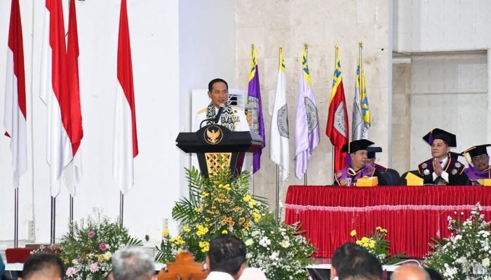 Laksdya Erwin S. Aldedharma Terima Gelar Doktor HC Bidang Kemaritiman dari Unsrat