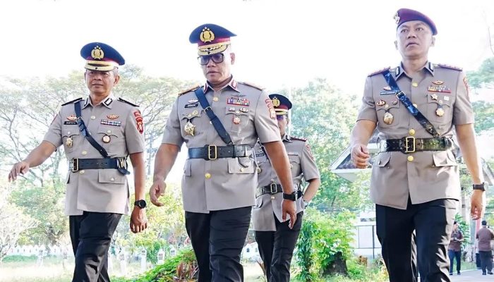 Wakapolda Sulsel Ikuti Ziarah Rombongan Hari Bhayangkara ke-80 di TMP Panaikang