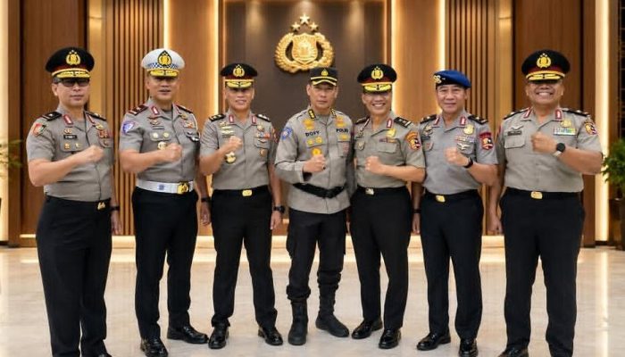 Enam Alumni Akpol 1997 Terima Kenaikan Pangkat dalam Upacara yang Dipimpin Kapolri