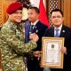 Letjen TNI Ariyo Windutomo Terima Brevet Warga Kehormatan Koopssus TNI