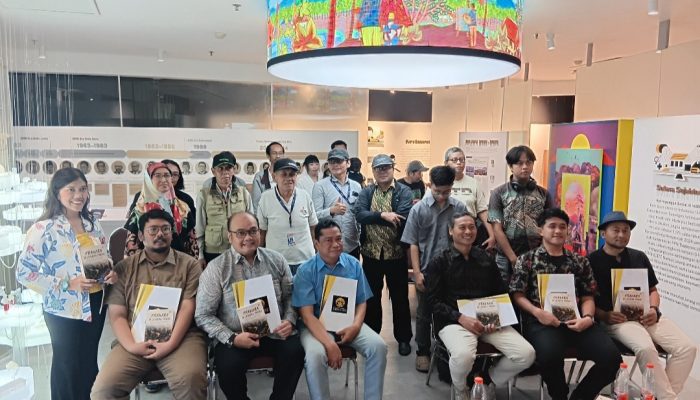 Center for Policy and Culture Lab bersama ILUNI UI FIB, Kementerian PPN/Bappenas, Galeri Pembangunan Indonesia, dan AKPO Menggelar Diskusi & Beda Buku Prahara Di Lemah Parau Karya Mohamad Irfan