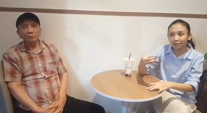 Foto: tampak saat konferensi pers usai persidangan di pengadilan agama Jakarta barat. Sarli (kiri) dan Rini(kanan), Ist