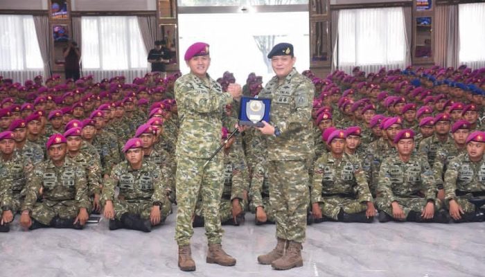 Perkuat Mental dan Karakter Prajurit, Danpasmar 1 Dampingi Kadisbintalal Berikan Pengarahan kepada Prajurit Pasmar 1