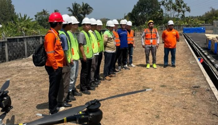 PT Duta Topkey Energi Uji Drone Pembersih Insulator, Dorong Pemeliharaan Transmisi Listrik Lebih Aman dan Efisien